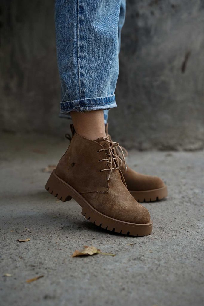 نیم بوت جذاب زنانه برند R&W - کد 2518